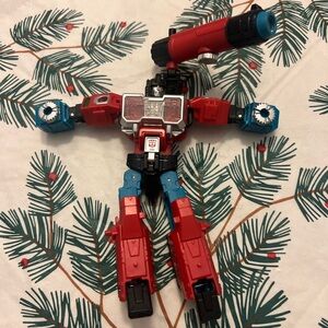 Transformers Generations Titans Return Perceptor Deluxe Class